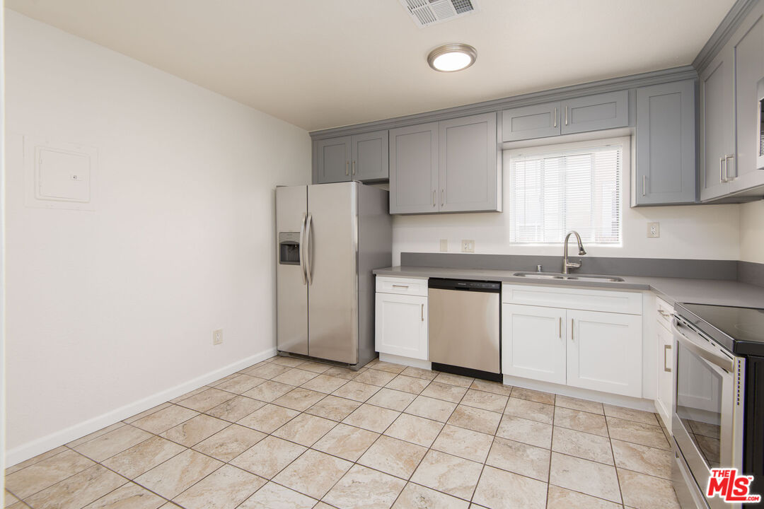 2132 S Cloverdale Ave