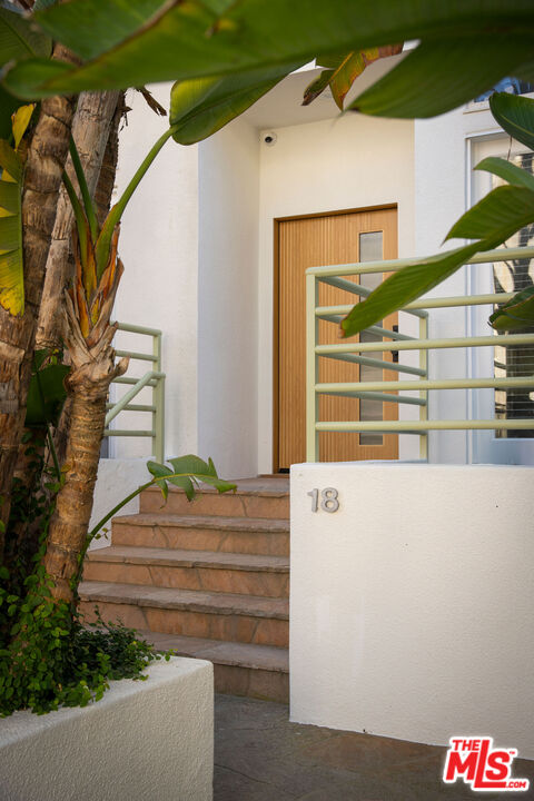 18 Voyage St
