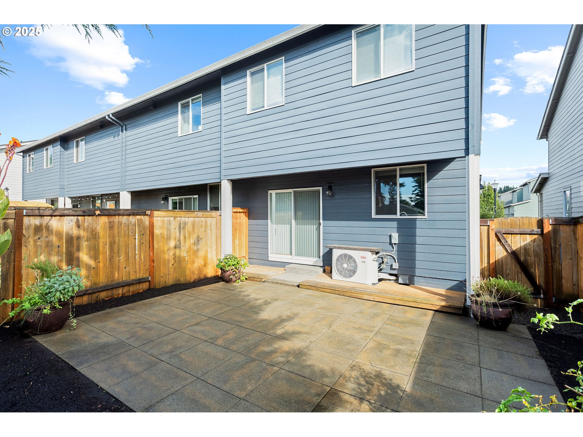 2218 NE 115TH CT