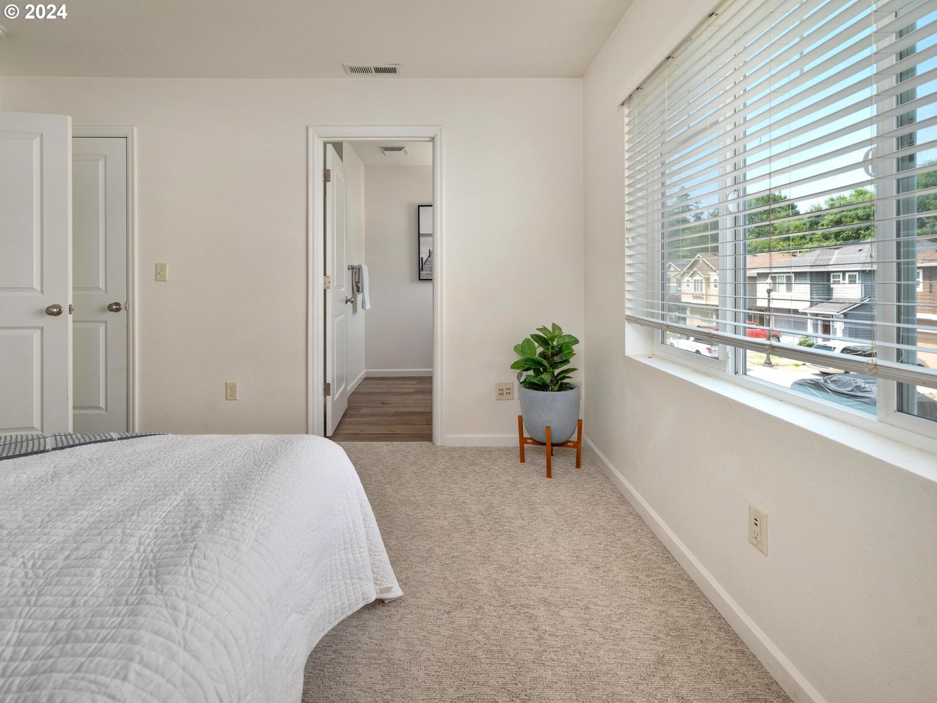 305 NE 52ND ST