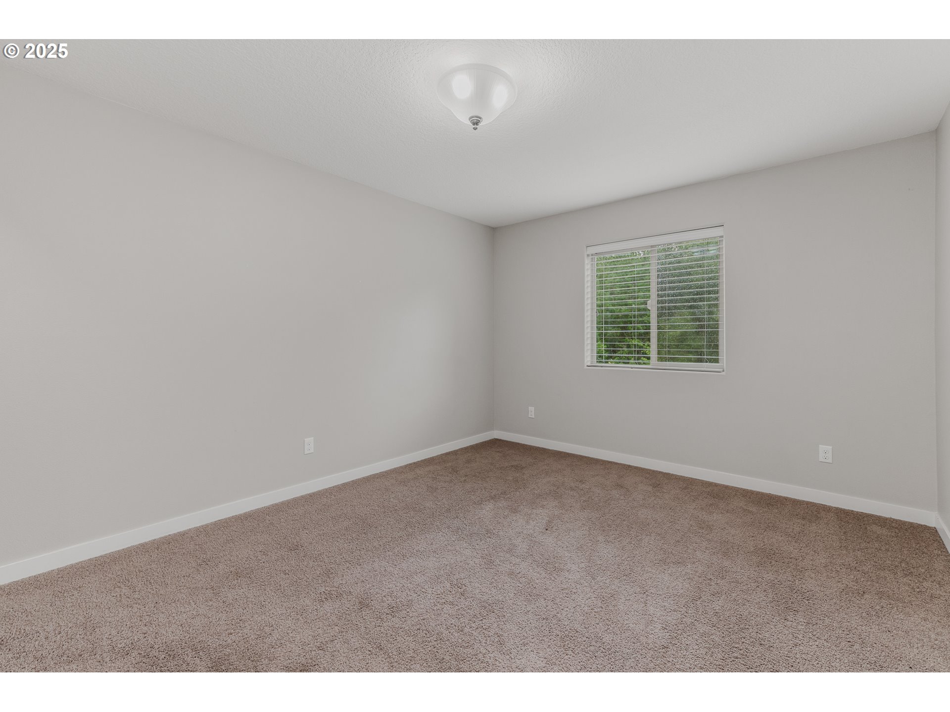 132 N 41ST PL