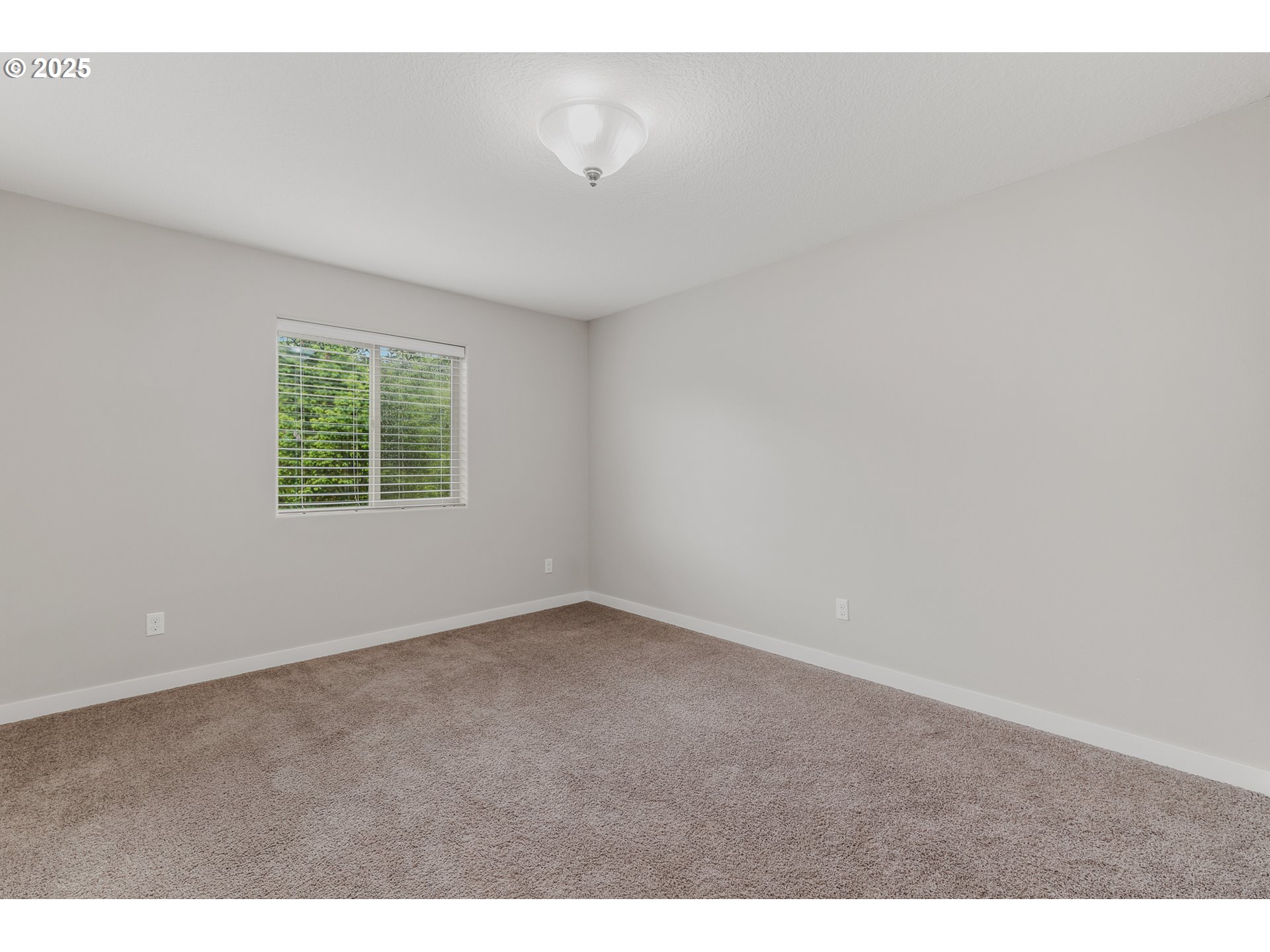 132 N 41ST PL