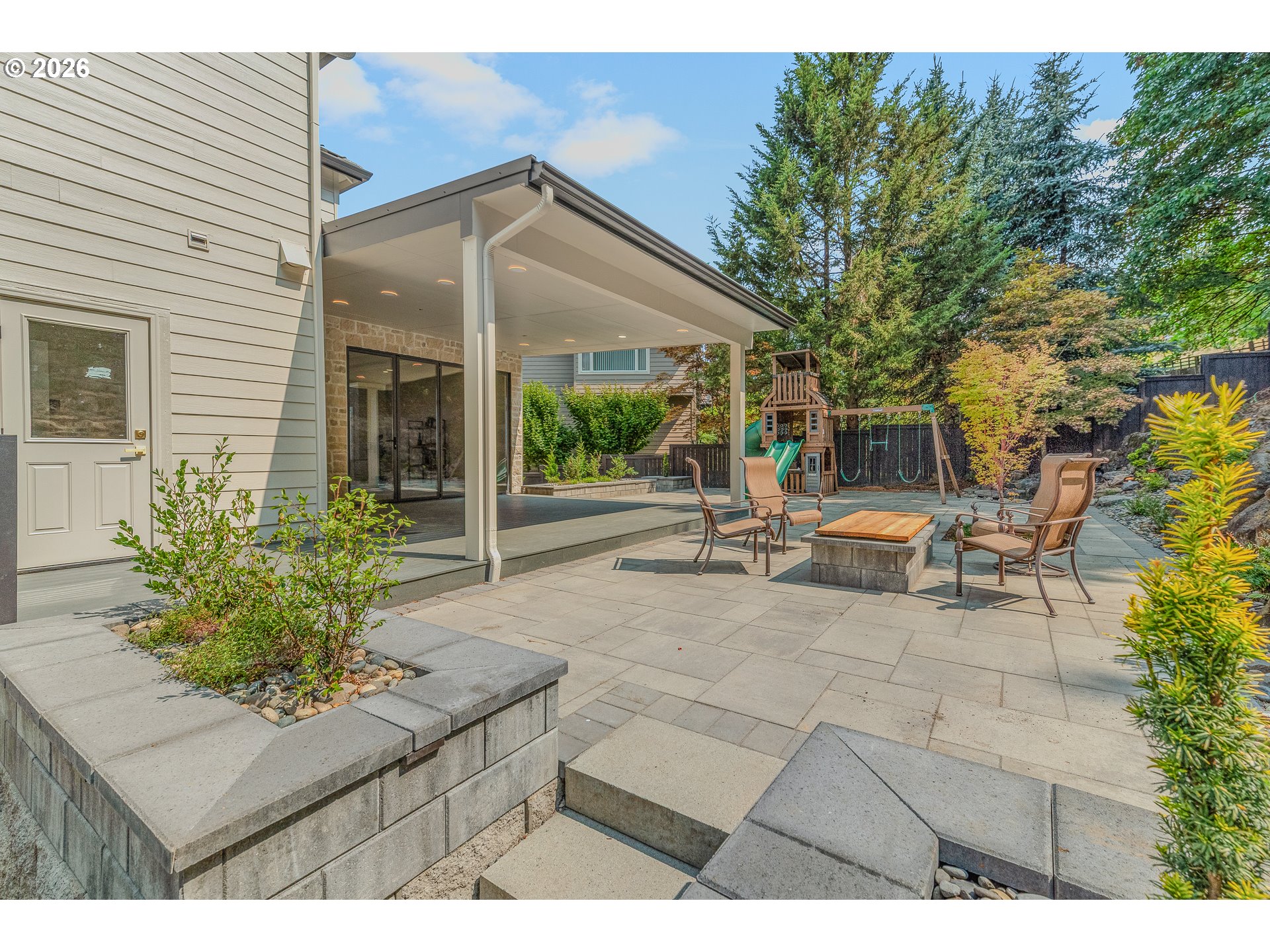 2222 NW Iris CT