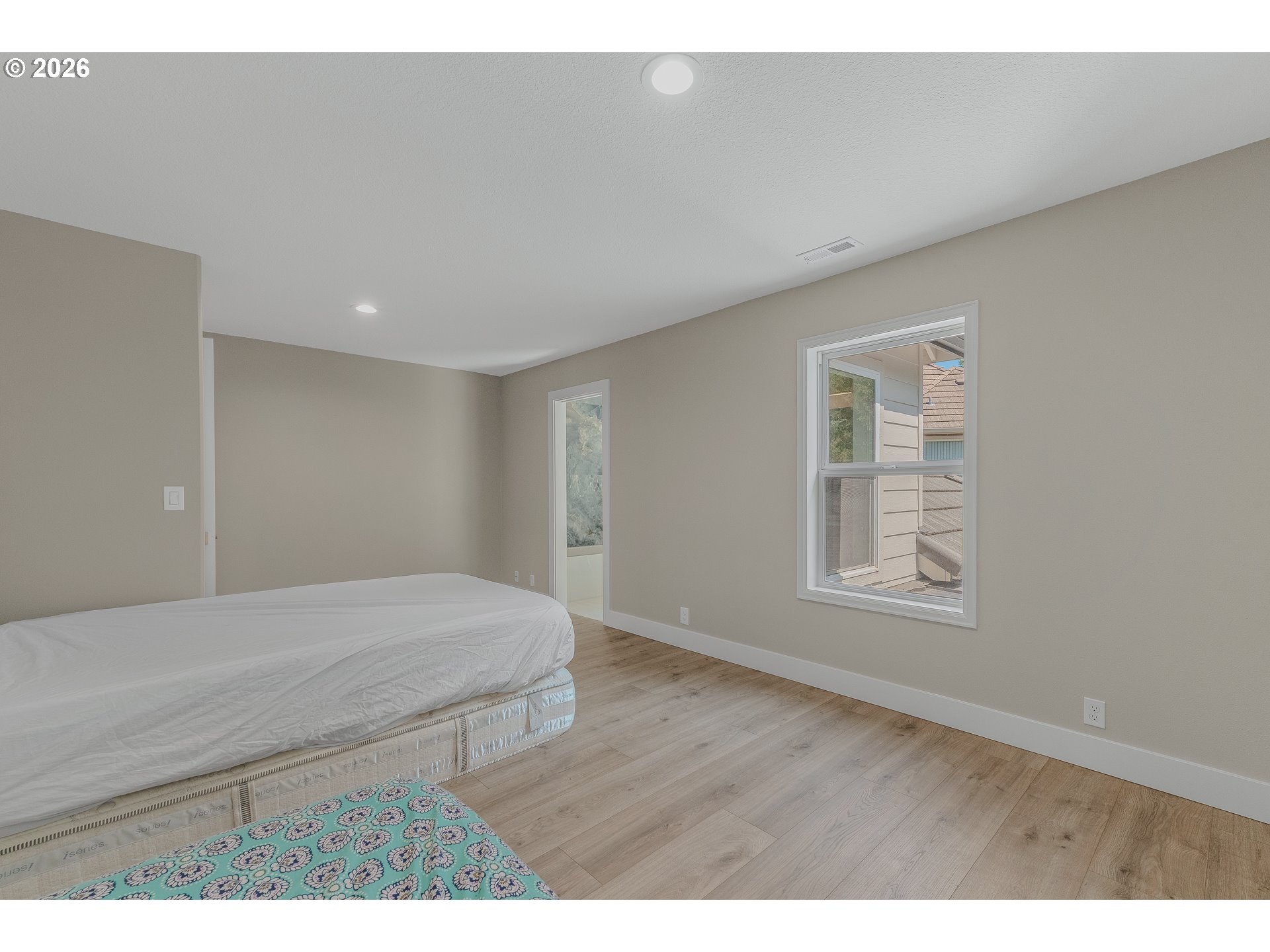 2222 NW Iris CT