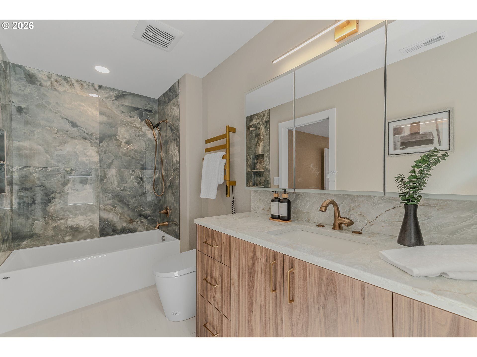 2222 NW Iris CT