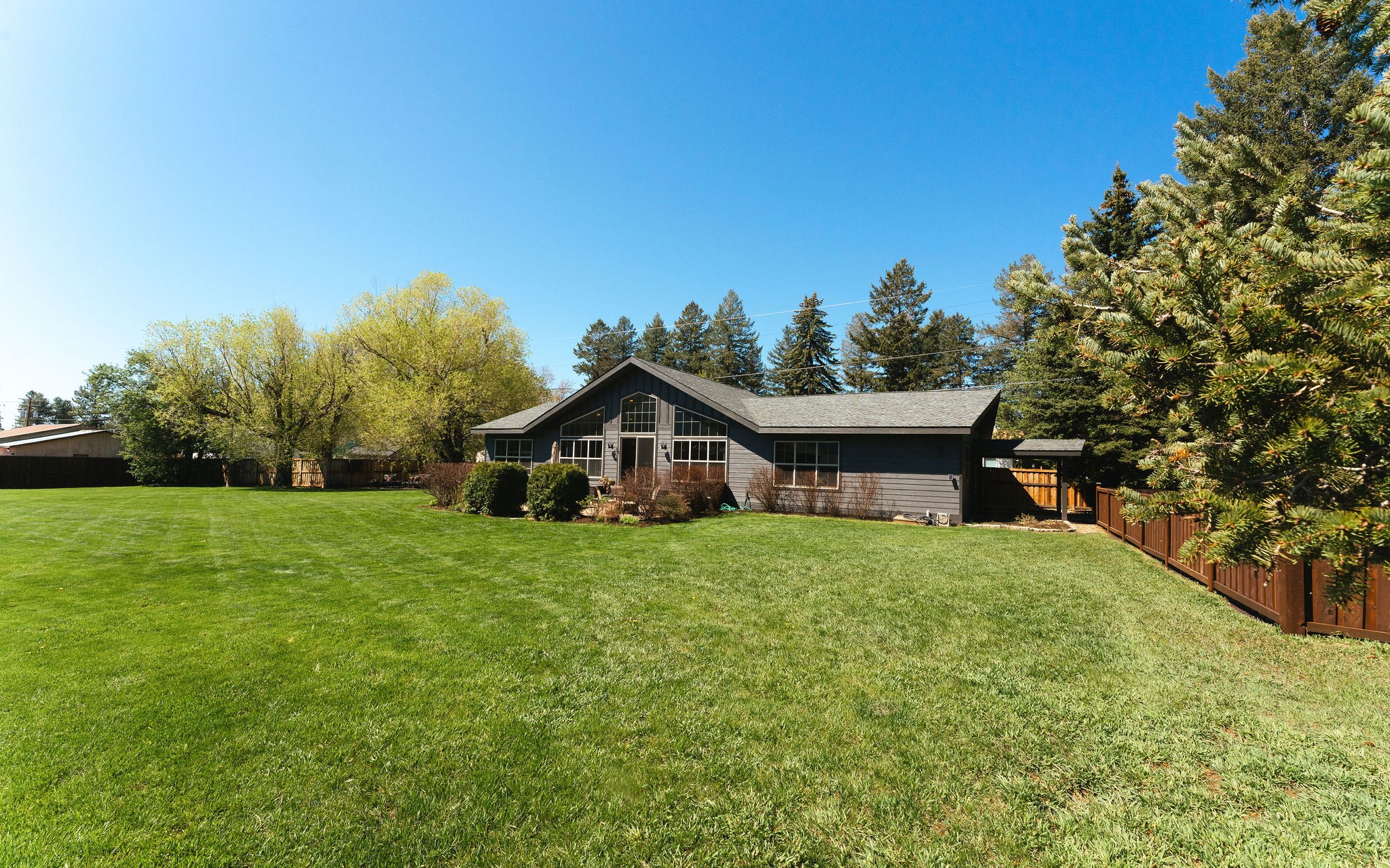 218 7th Street W Lots 6-7