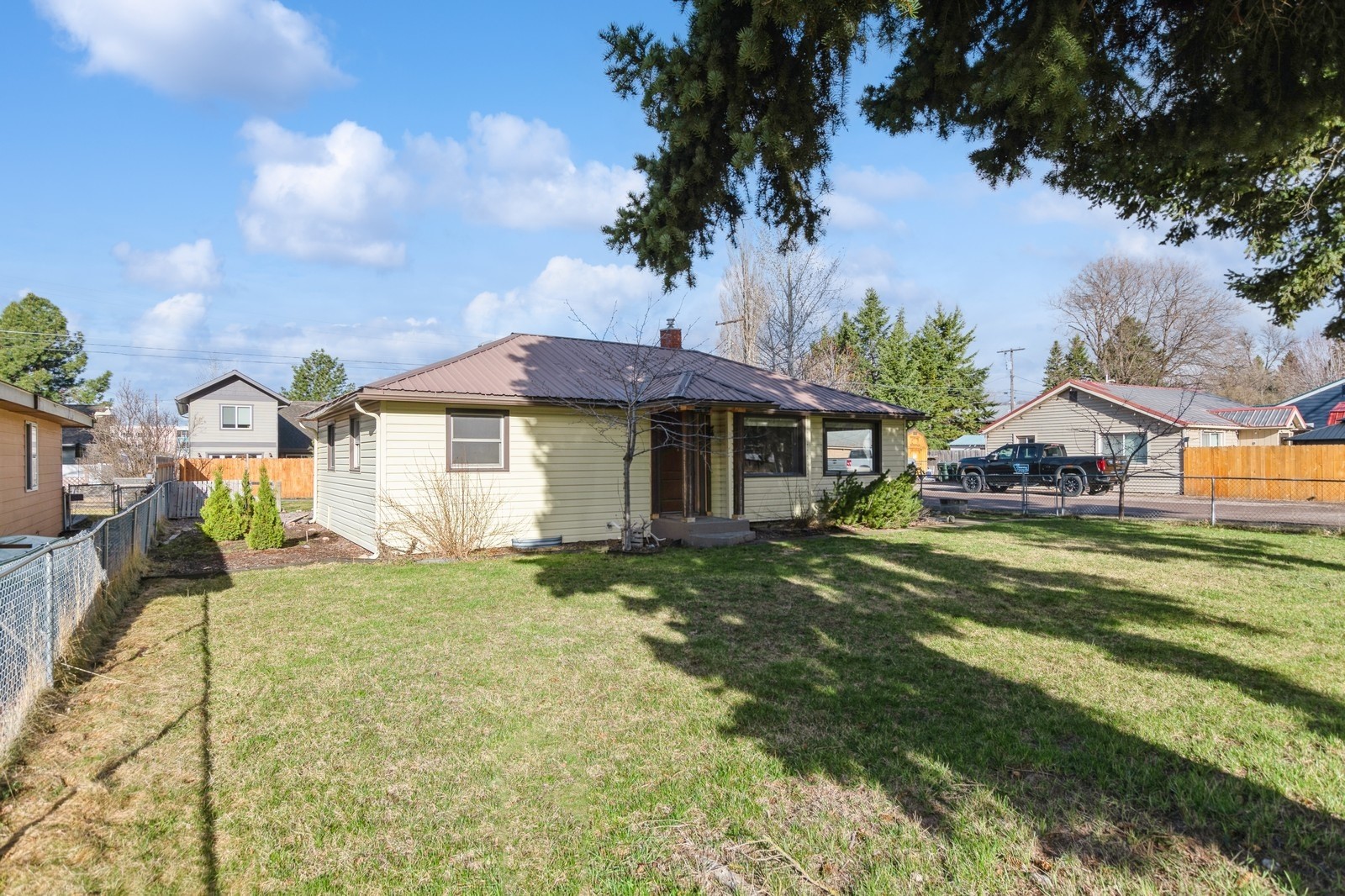 1406 4th Avenue W