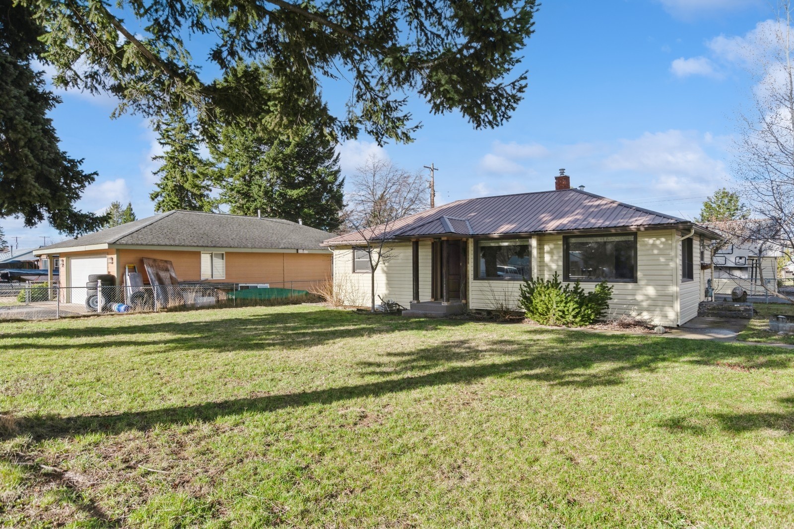 1406 4th Avenue W