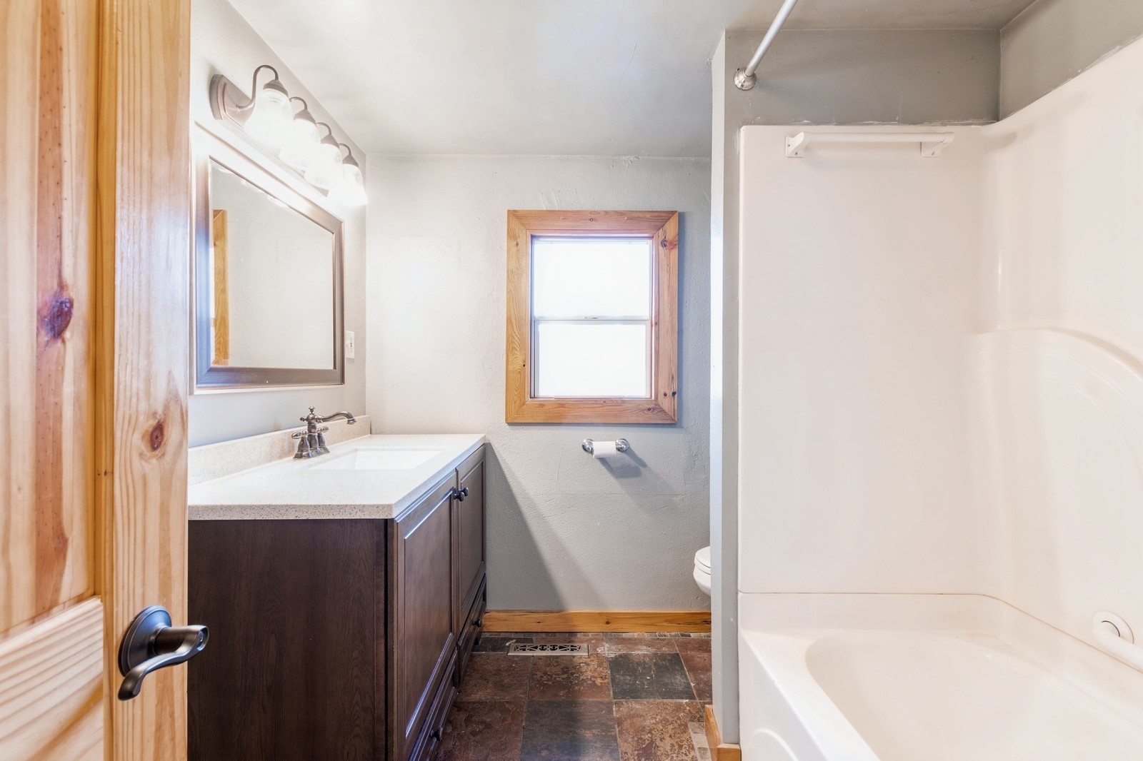 1406 4th Avenue W