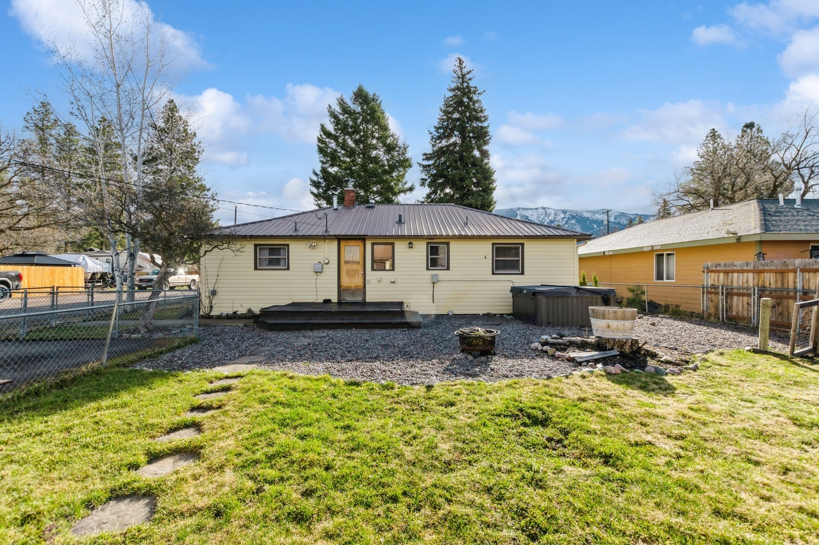1406 4th Avenue W