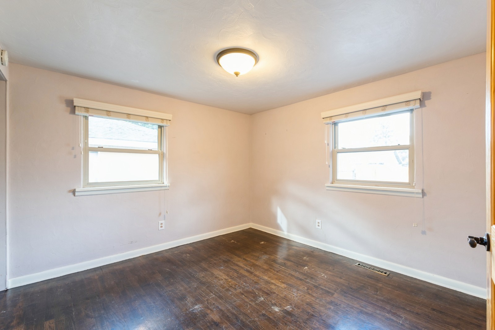 1406 4th Avenue W