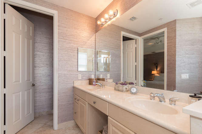 11860 Valencia Gardens