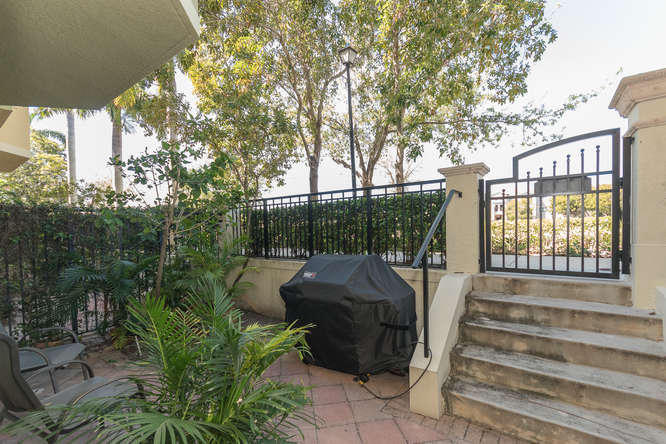 11860 Valencia Gardens