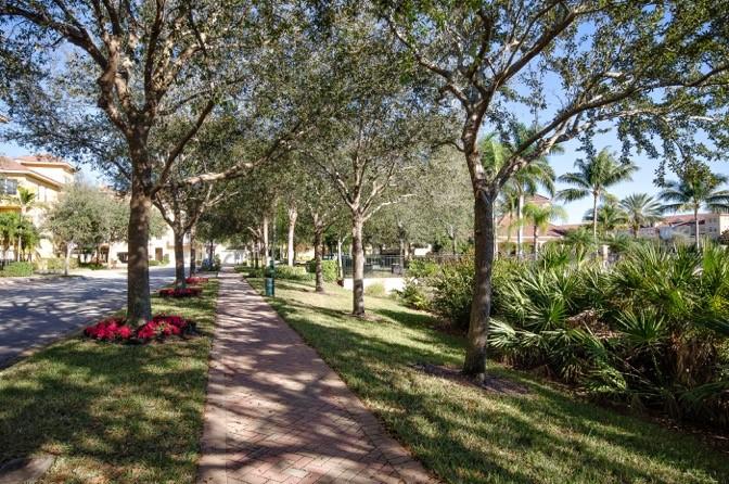 11860 Valencia Gardens