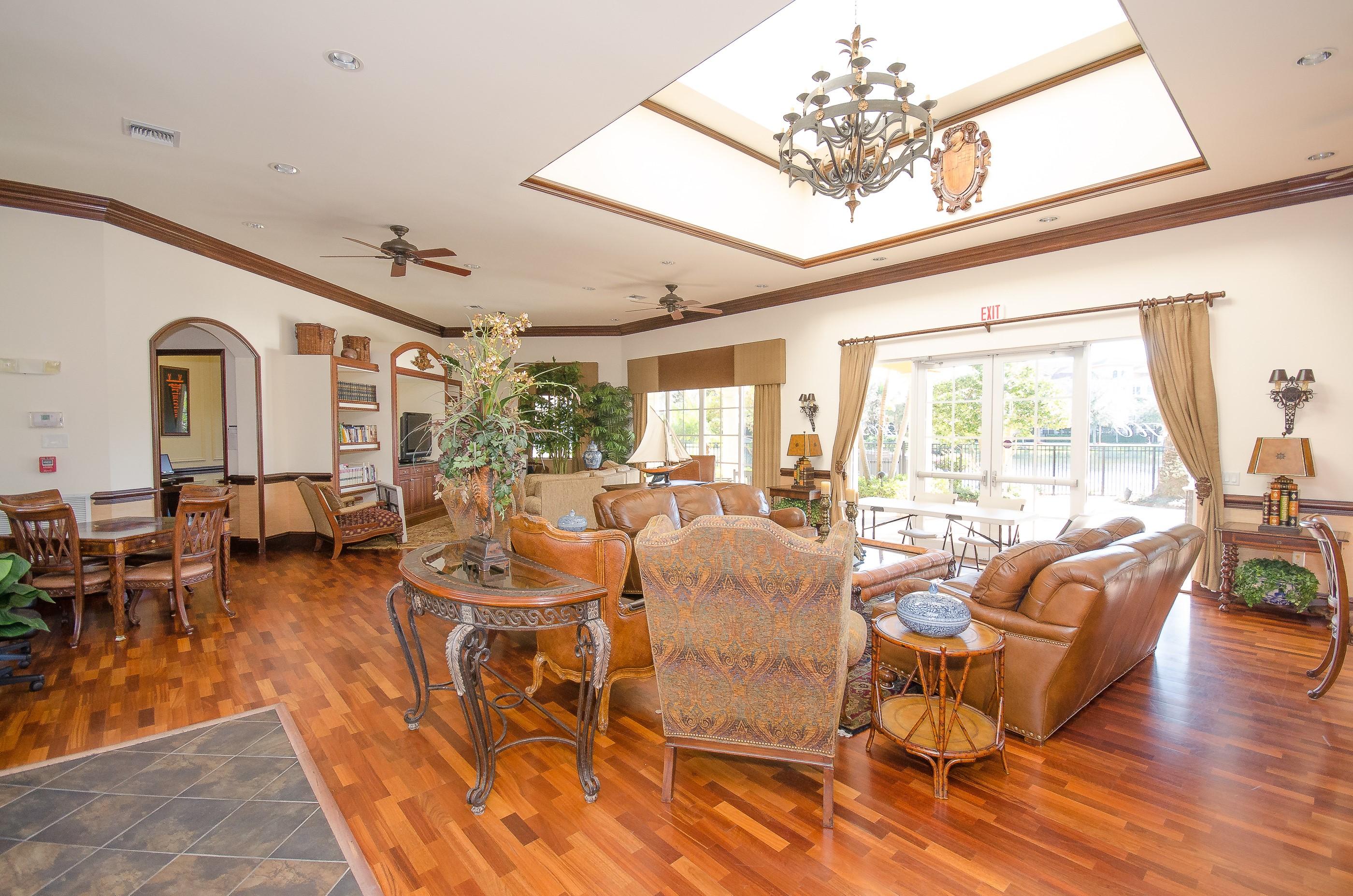 11860 Valencia Gardens