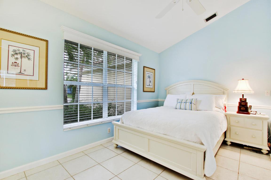 9082 SE Pomona Street