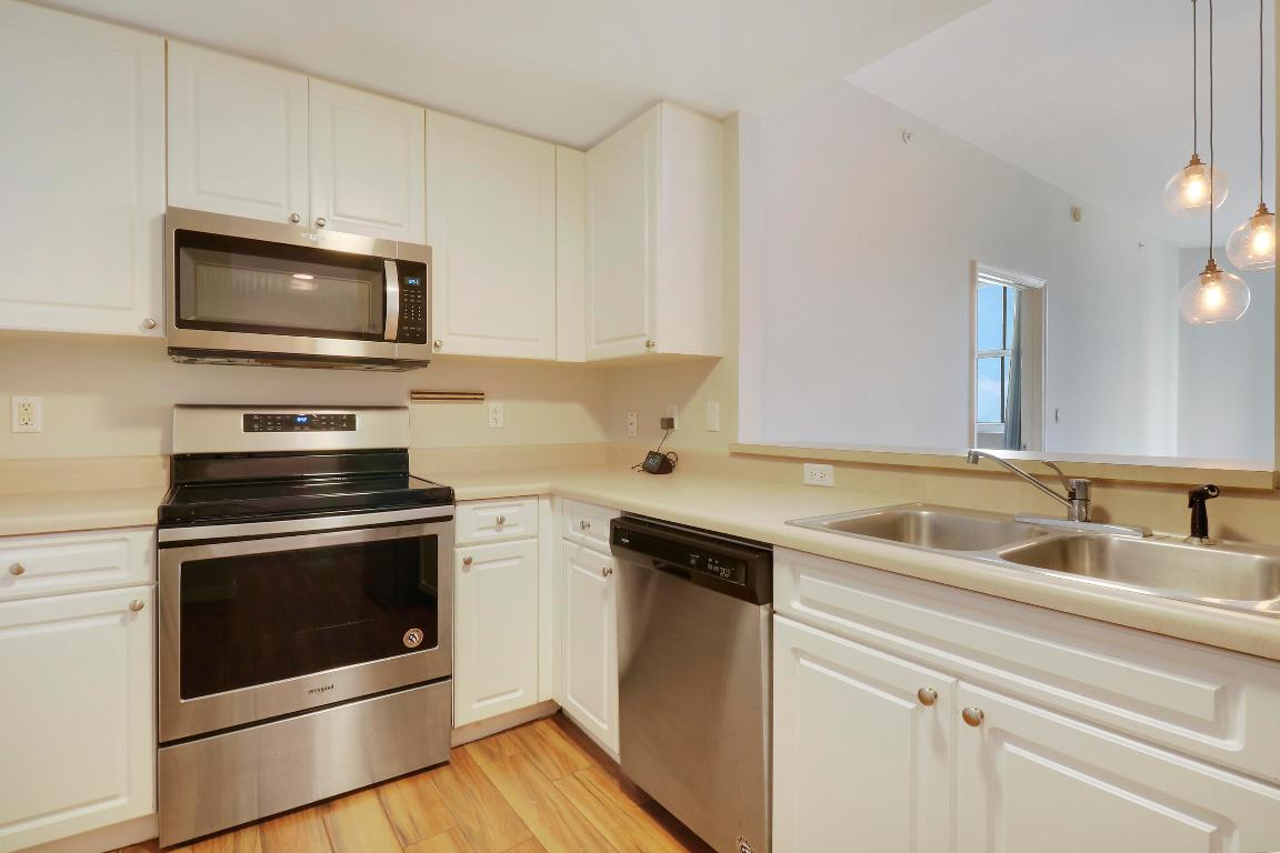 255 Evernia Street 1022