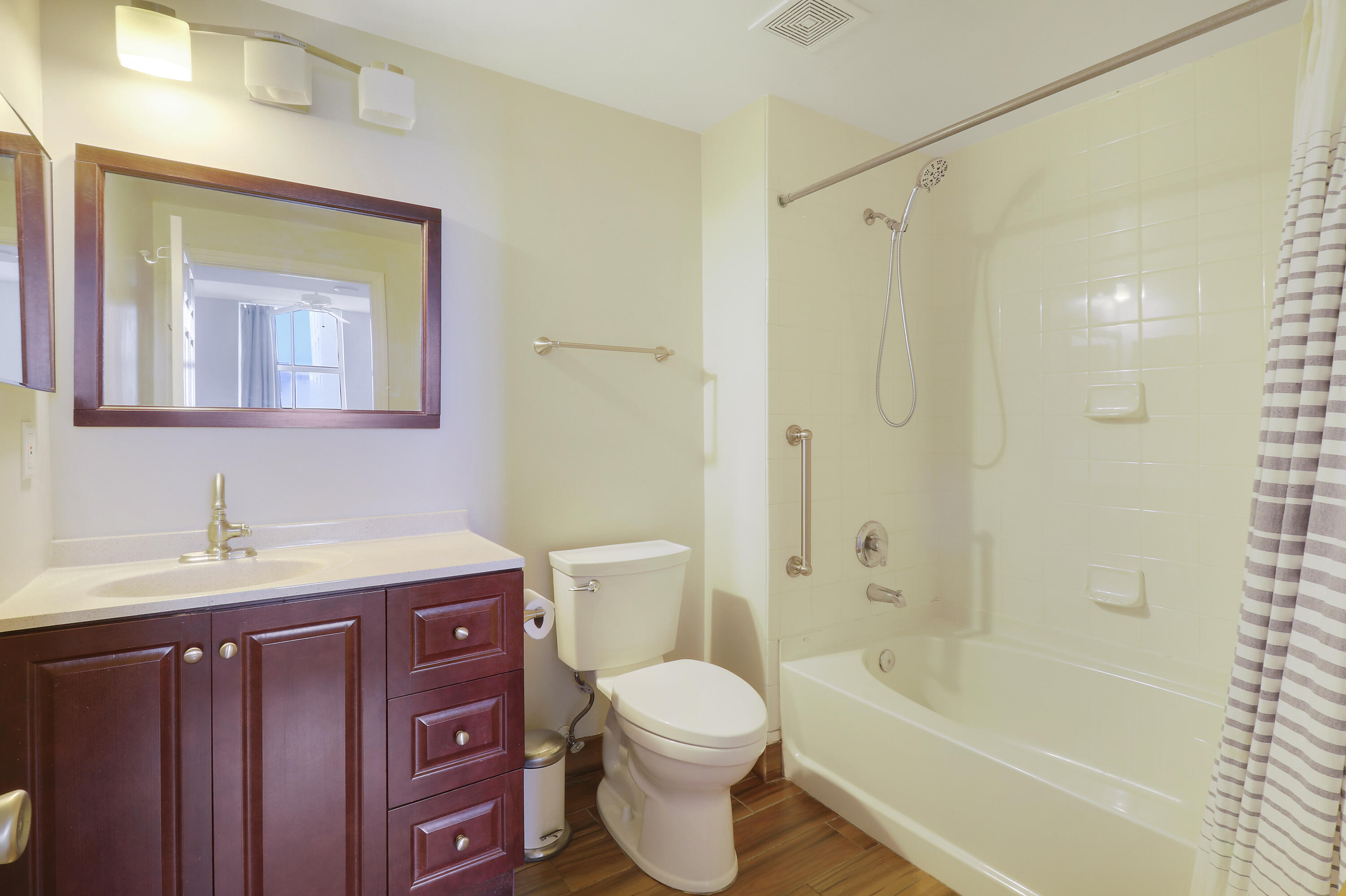 255 Evernia Street 1022