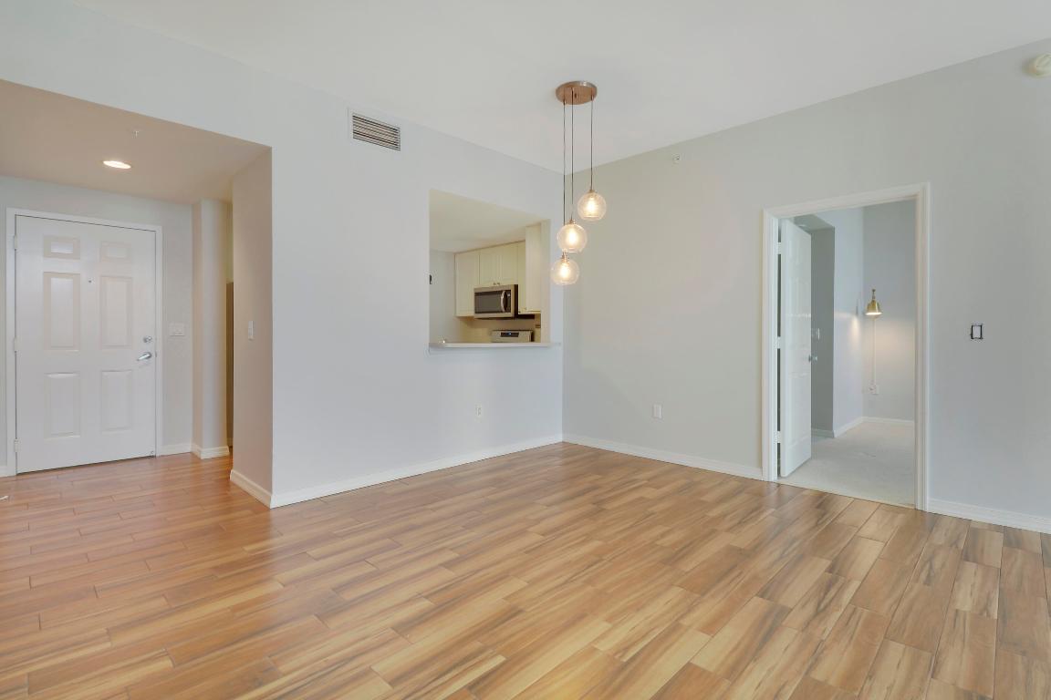 255 Evernia Street 1022