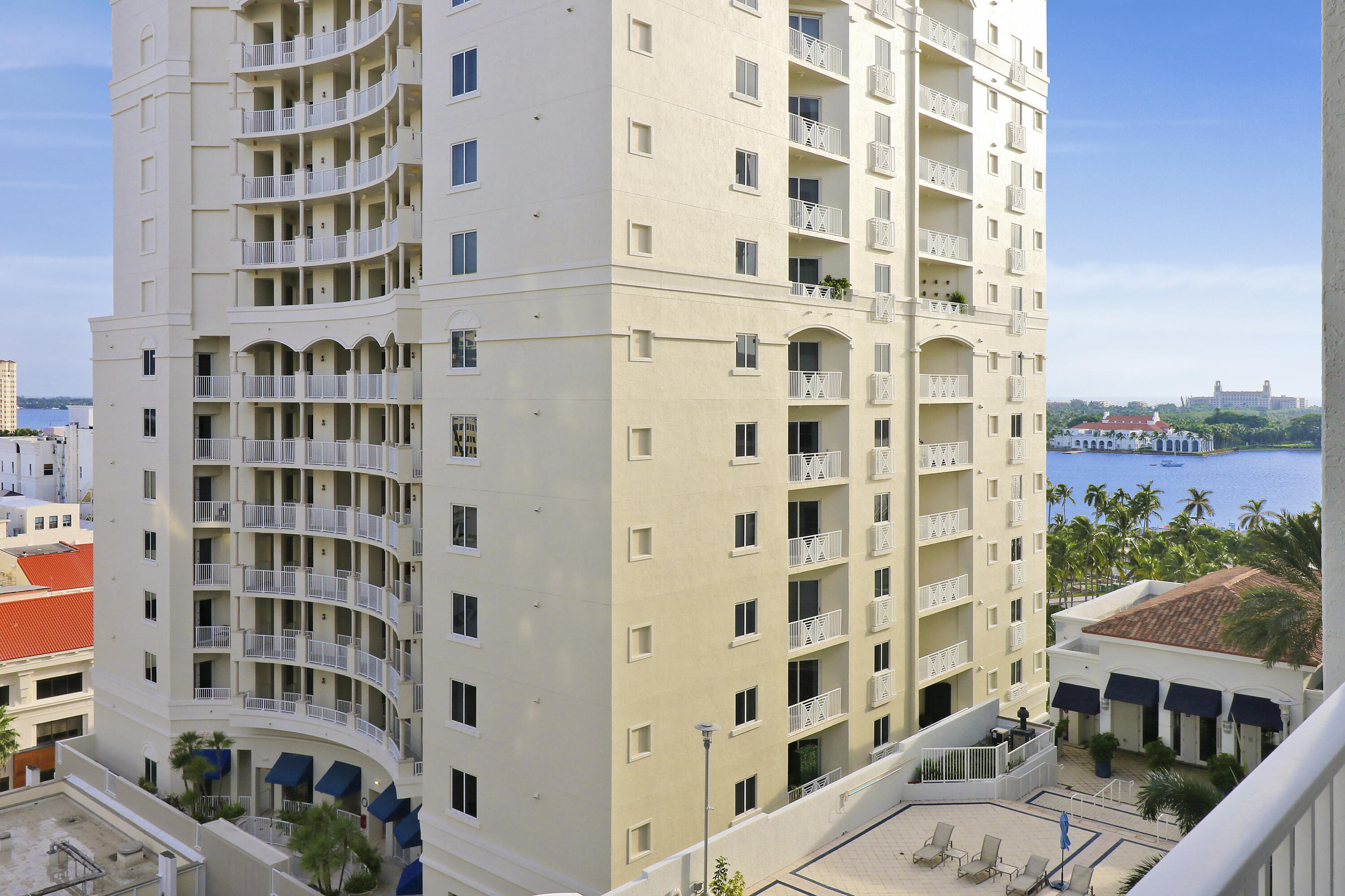 255 Evernia Street 1022