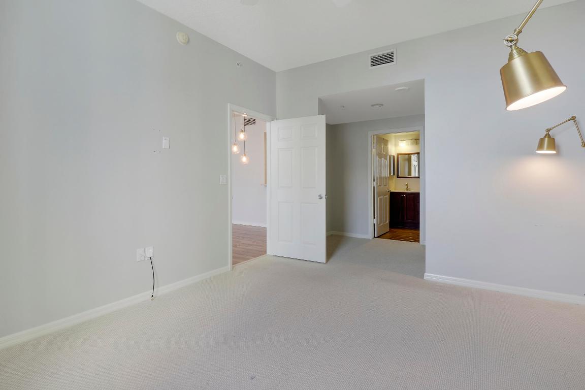 255 Evernia Street 1022