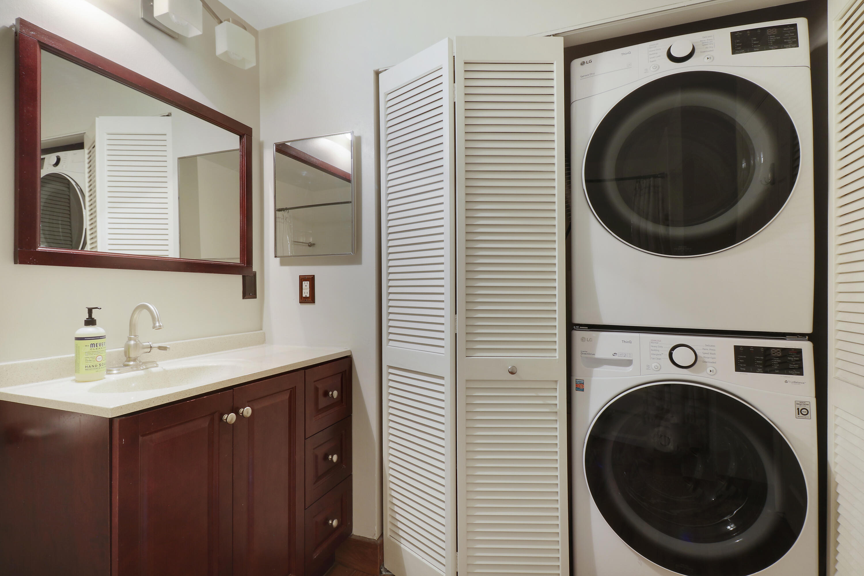 255 Evernia Street 1022