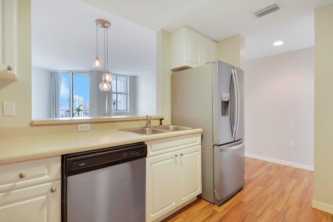 255 Evernia Street 1022