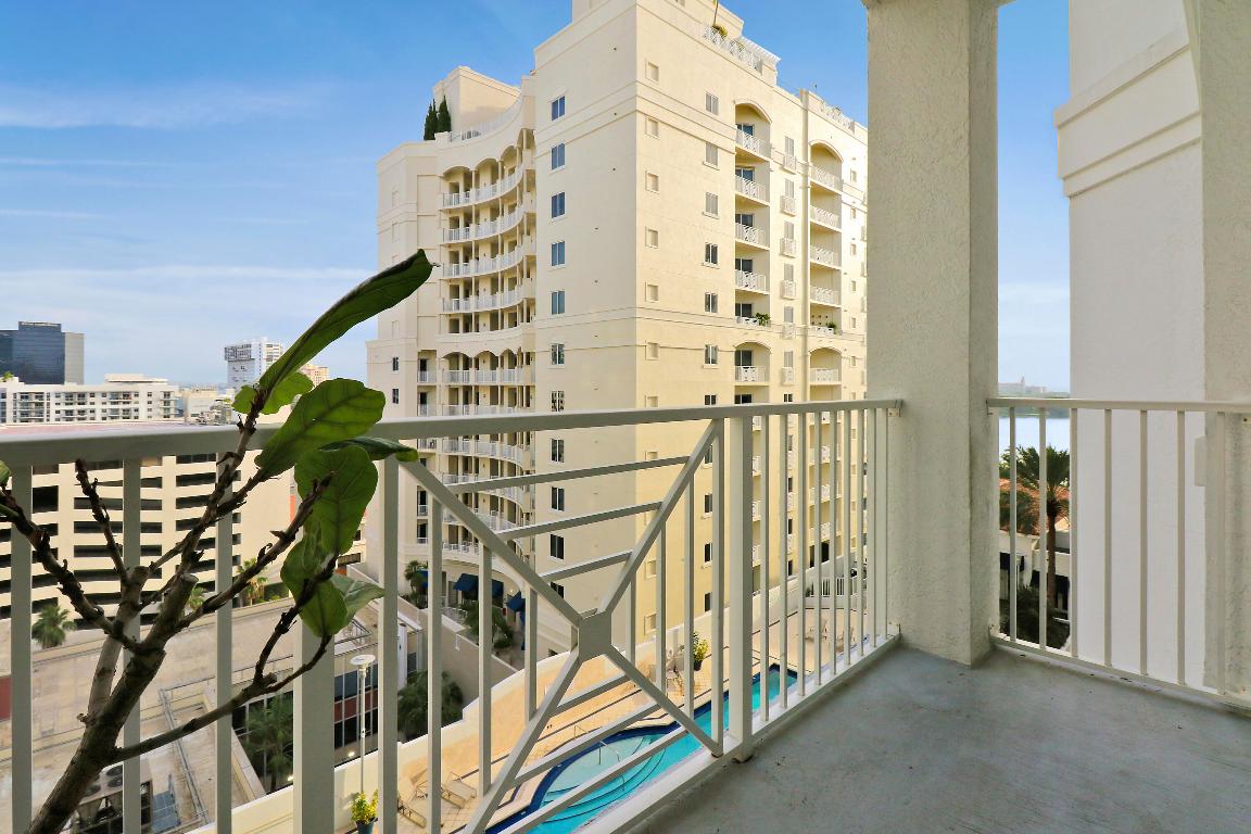 255 Evernia Street 1022