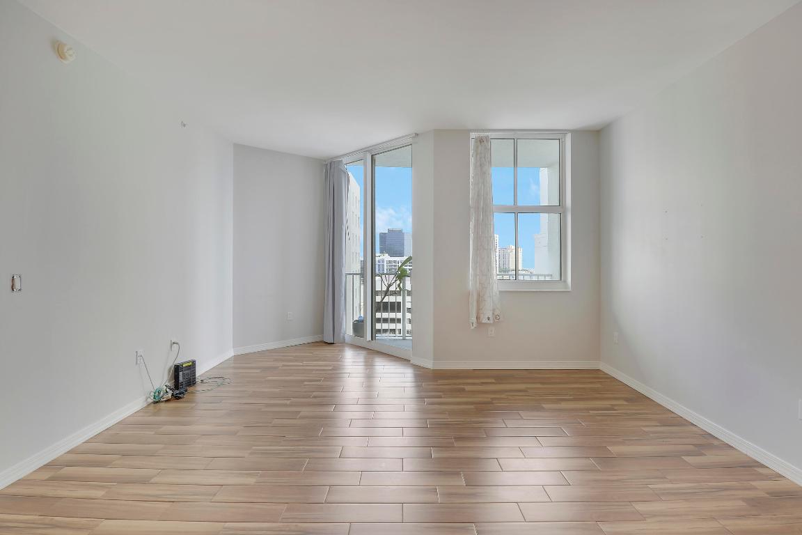 255 Evernia Street 1022