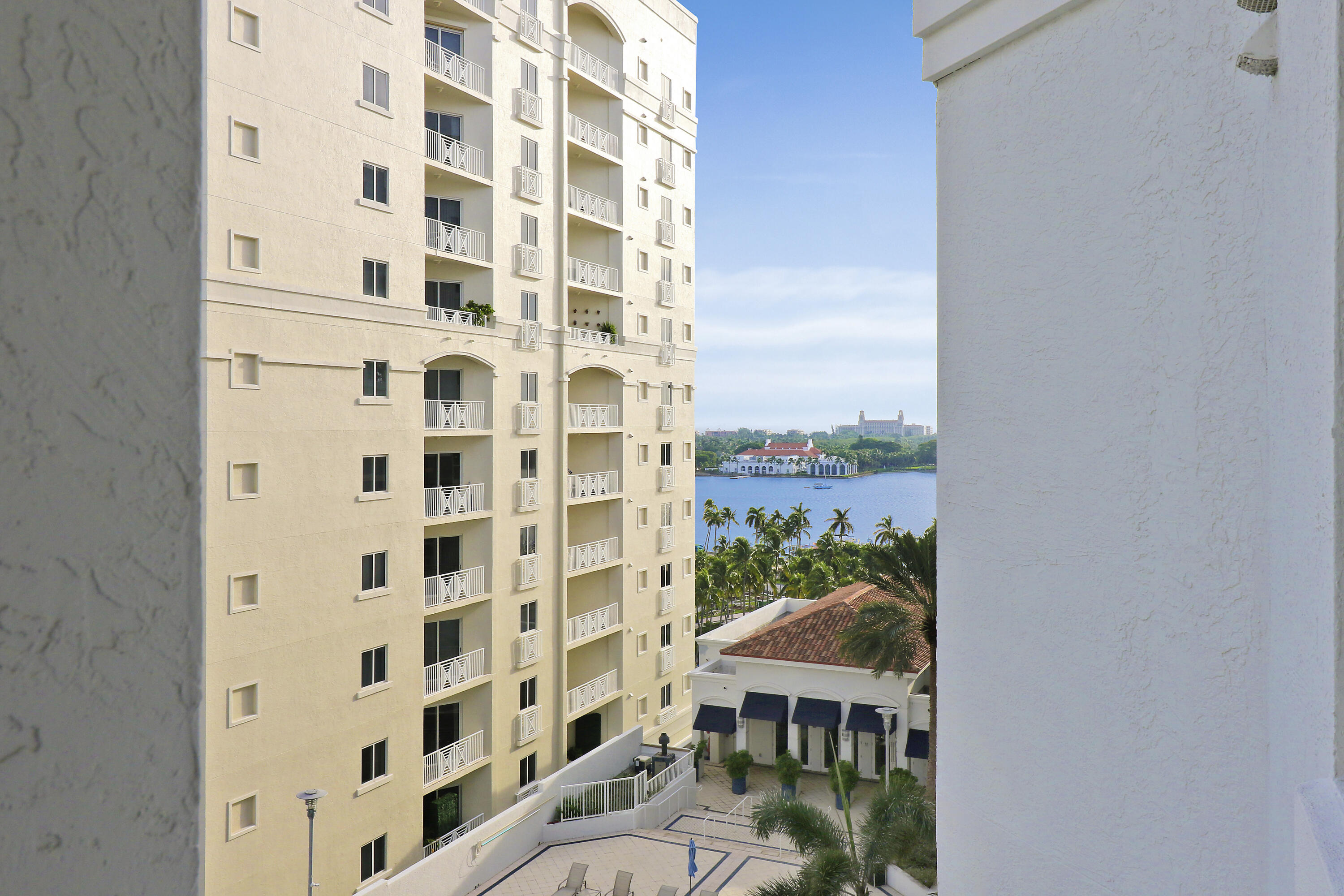 255 Evernia Street 1022