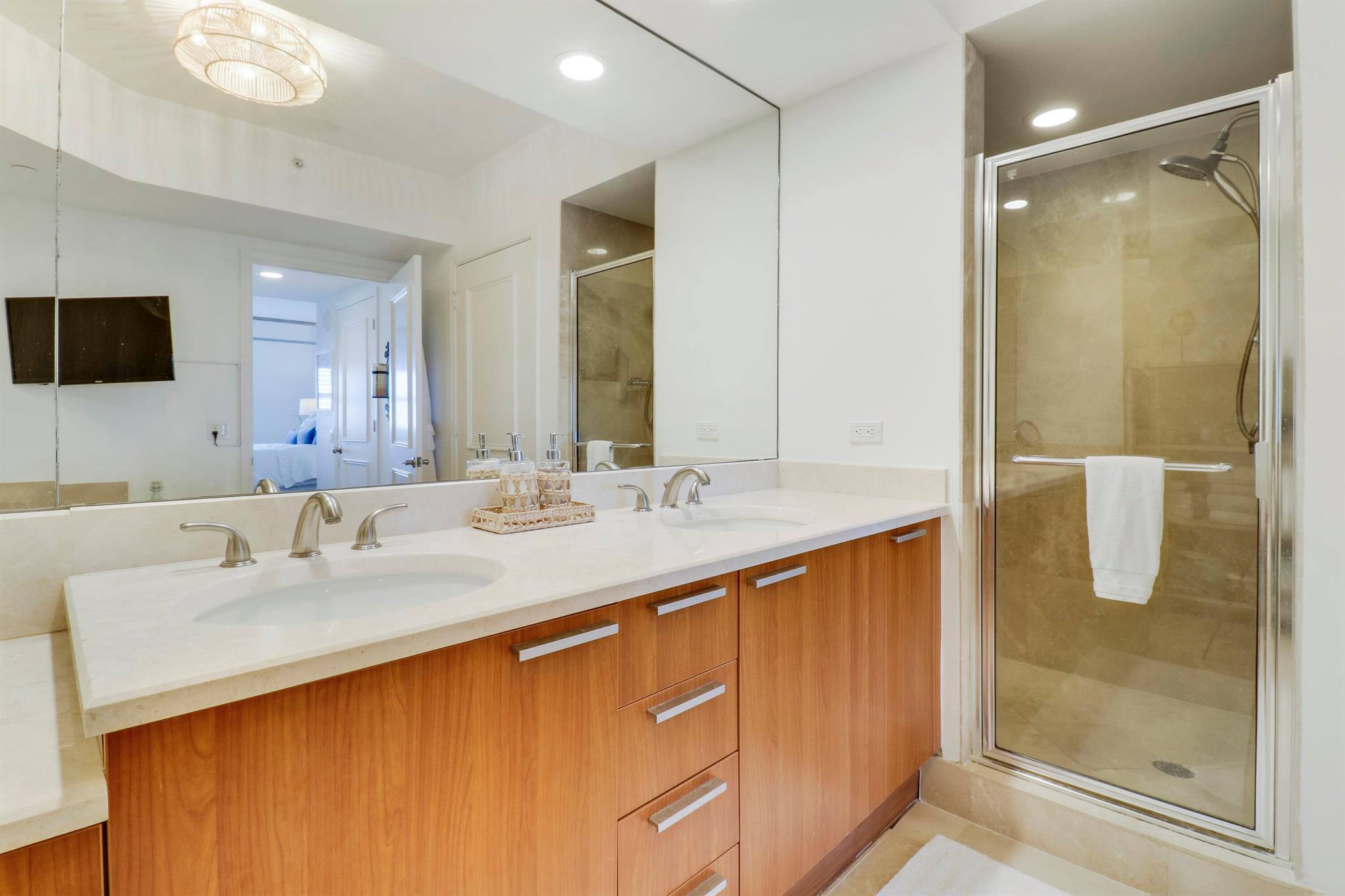 2640 Lake Shore Drive 1508