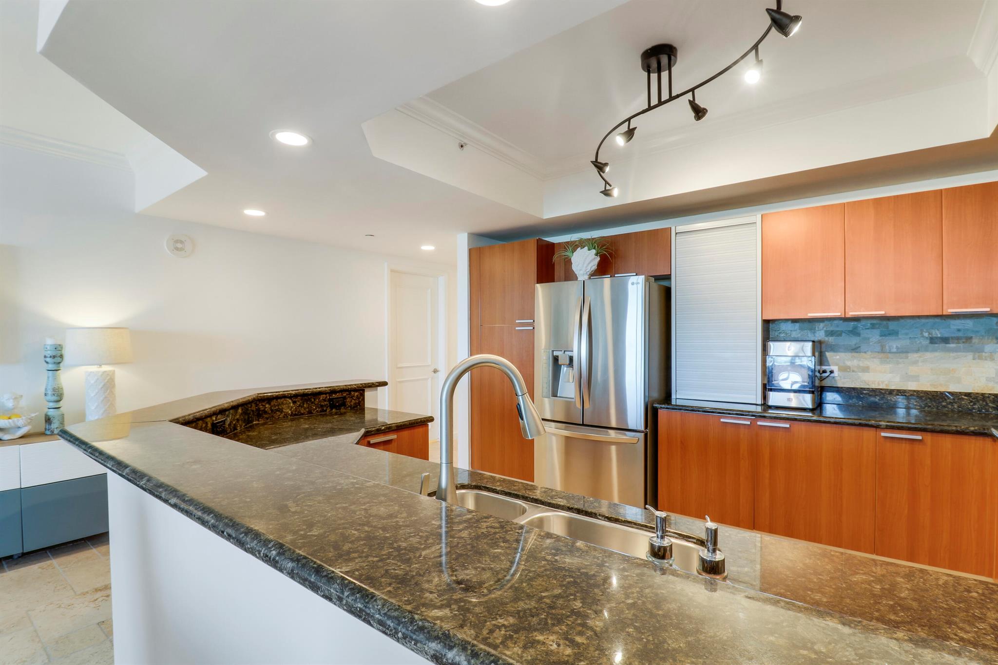 2640 Lake Shore Drive 1508