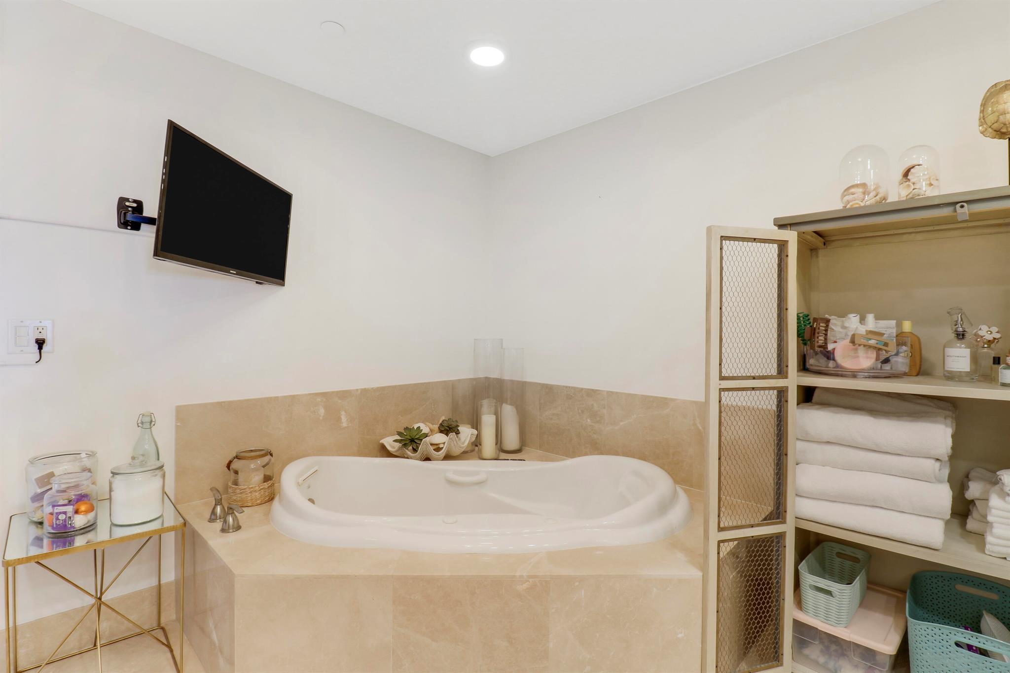 2640 Lake Shore Drive 1508