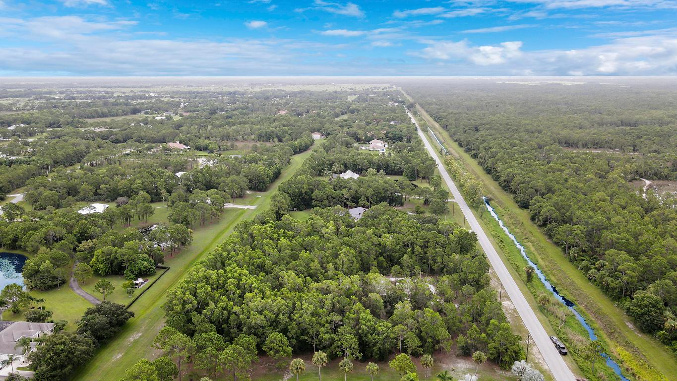 2561 SE Tailwinds Road