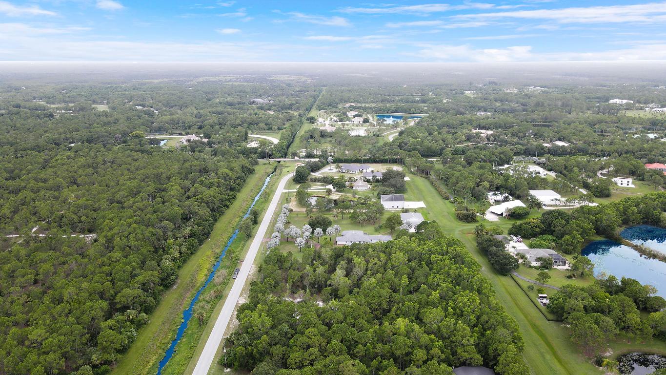 2561 SE Tailwinds Road