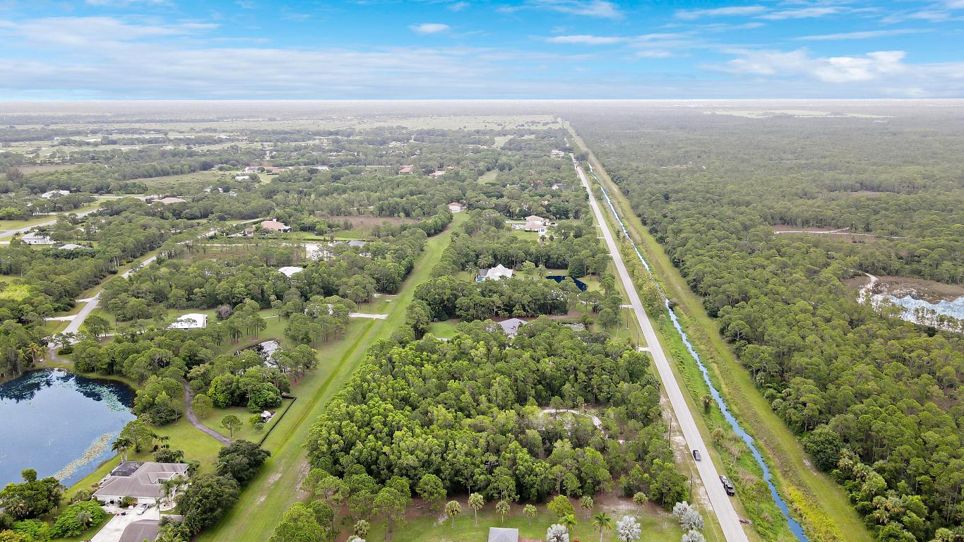 2561 SE Tailwinds Road