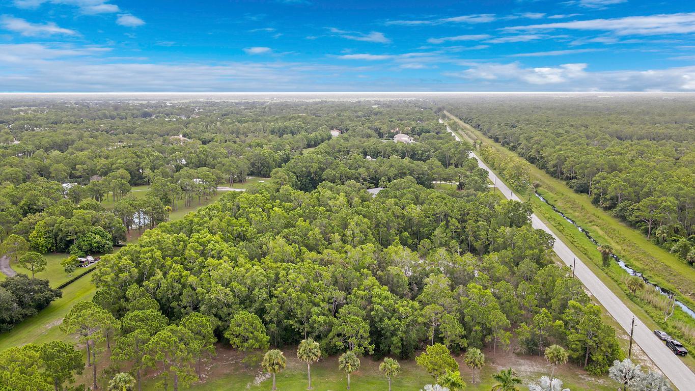 2561 SE Tailwinds Road