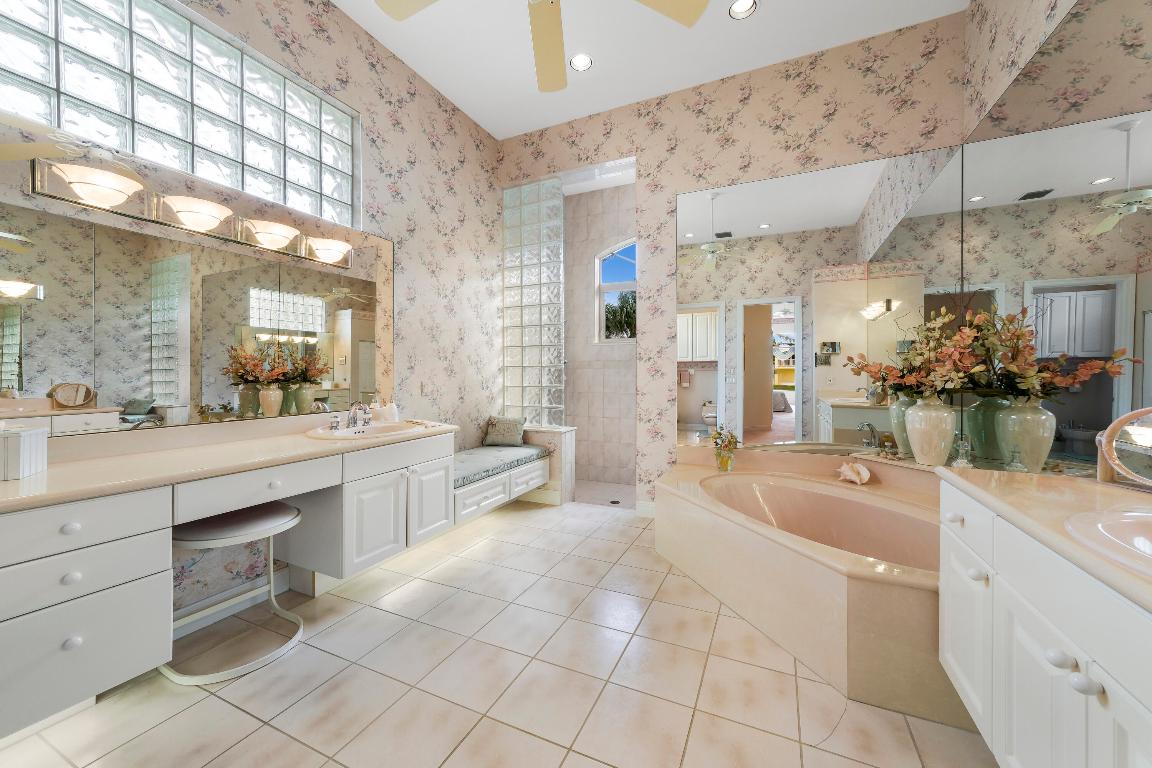 8501 SE Royal Street