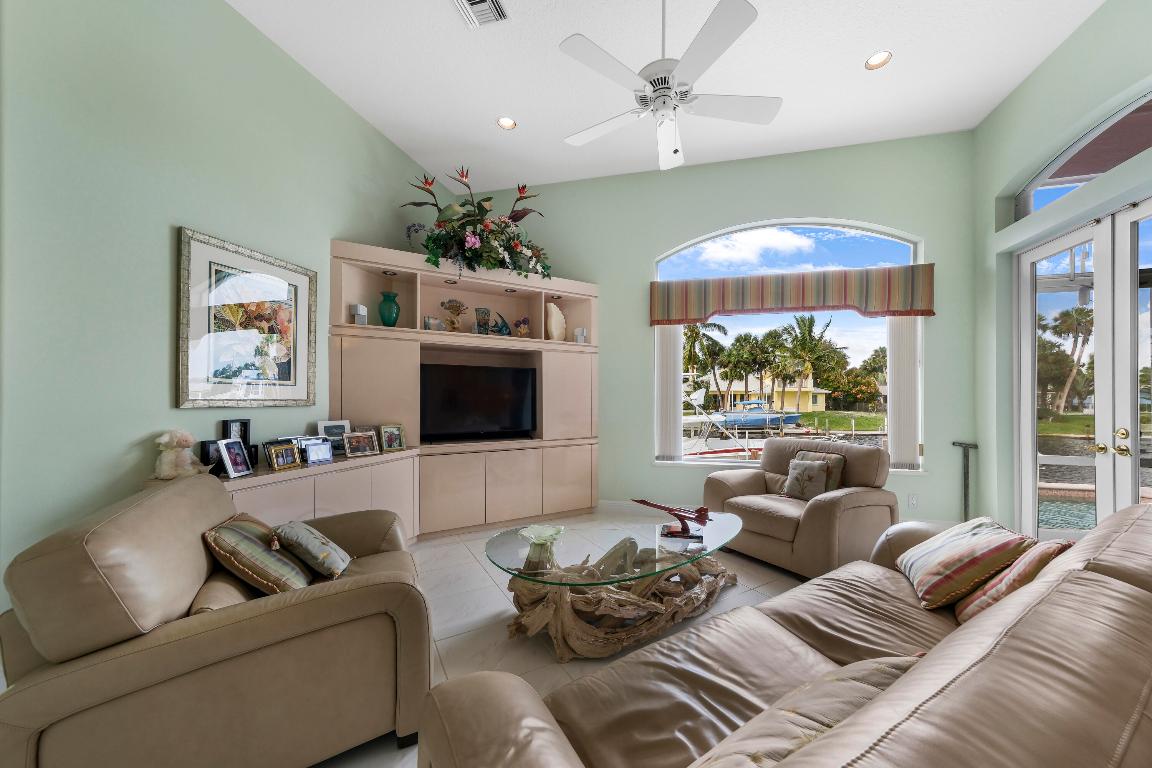 8501 SE Royal Street