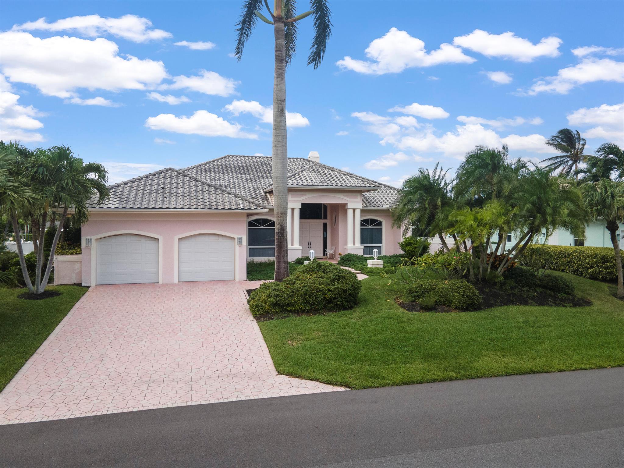 8501 SE Royal Street