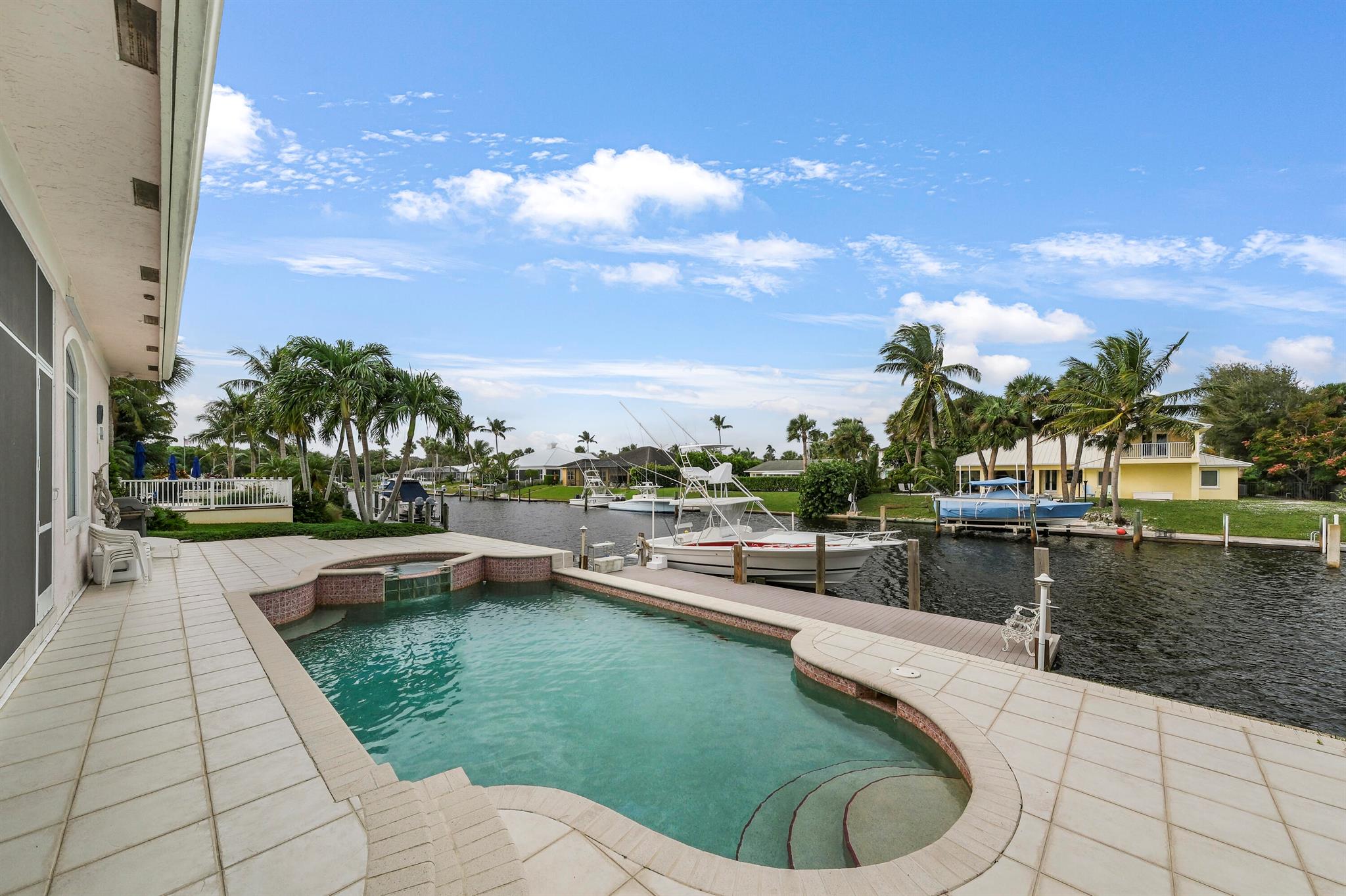 8501 SE Royal Street