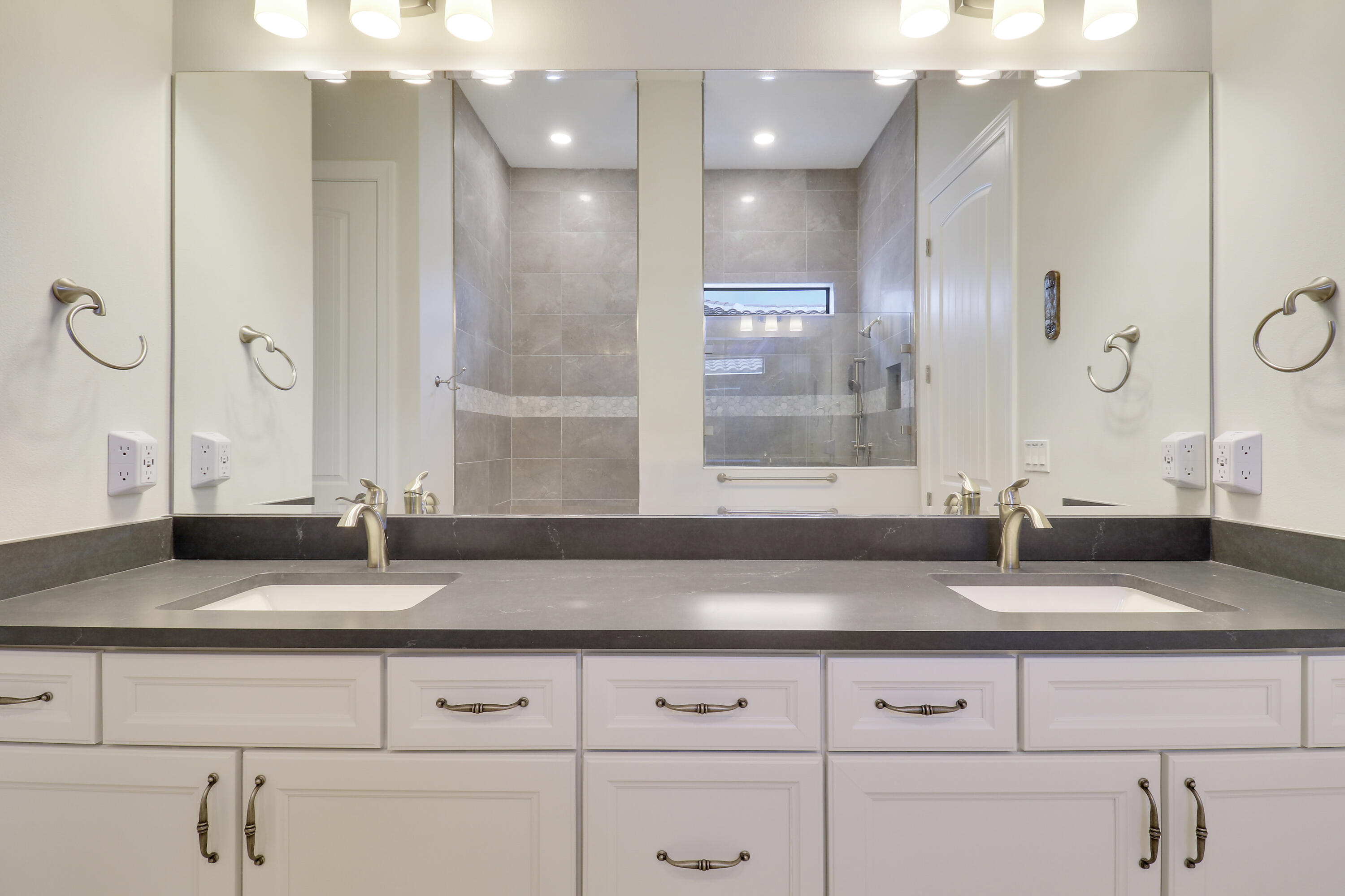 595 SE Villandry Way