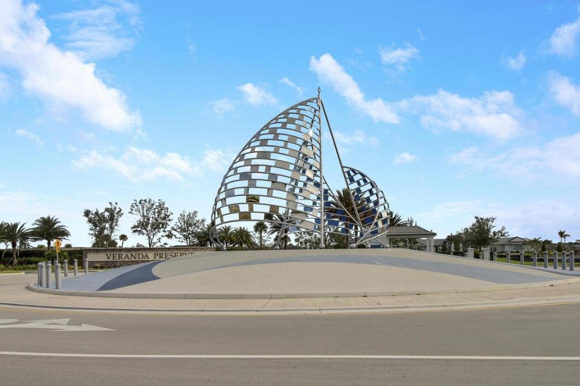 595 SE Villandry Way