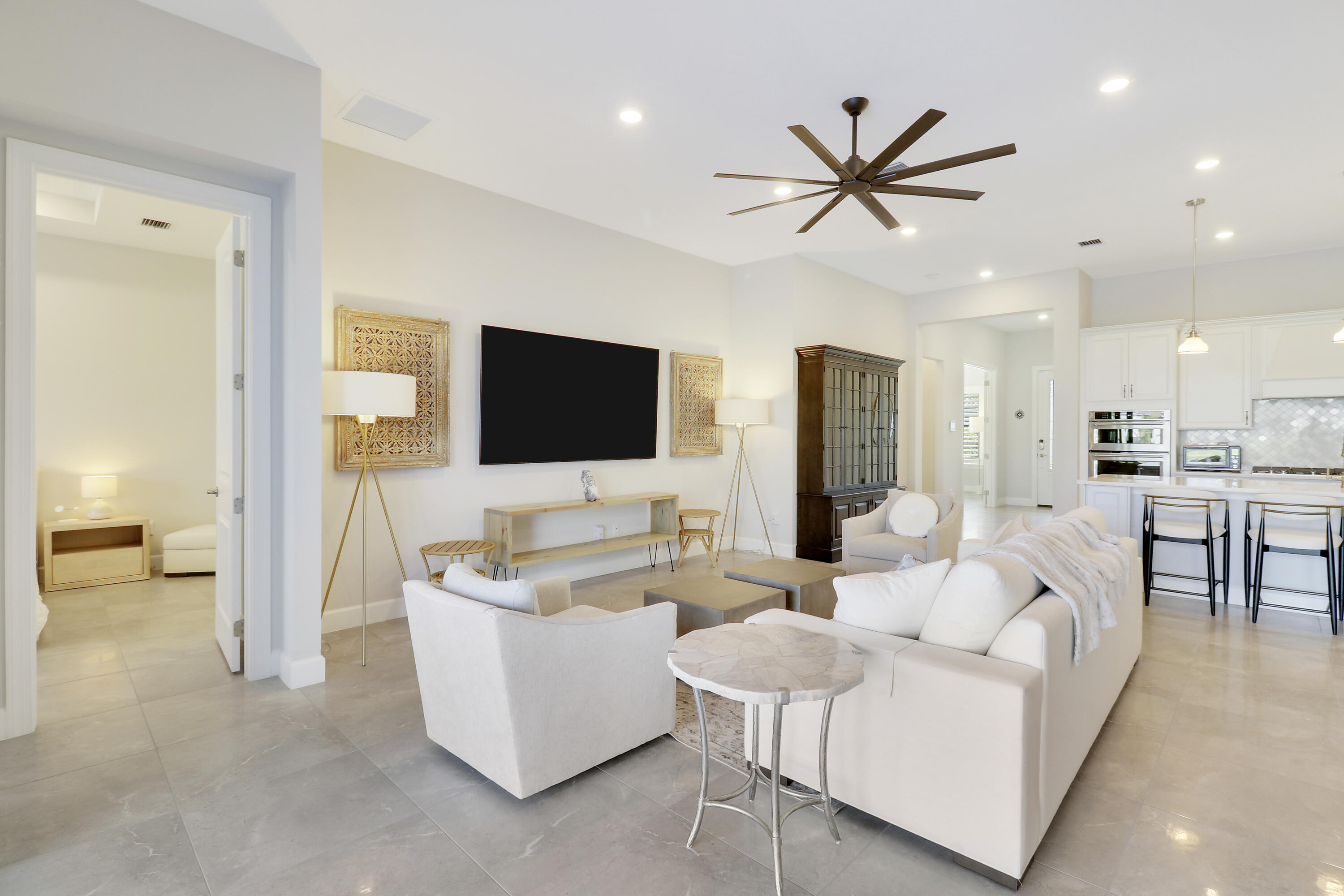 595 SE Villandry Way