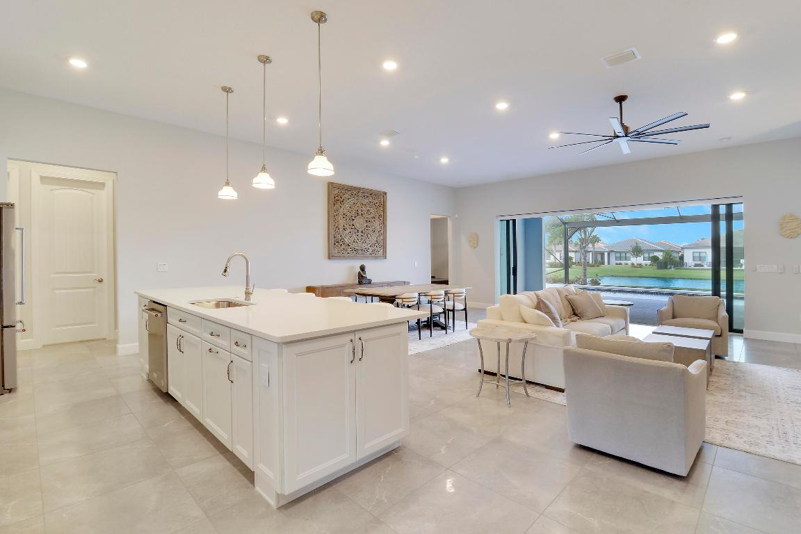 595 SE Villandry Way