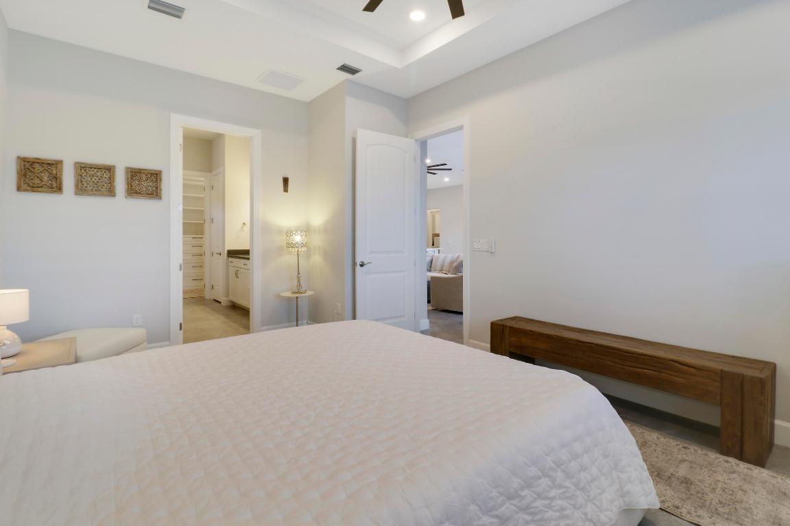 595 SE Villandry Way