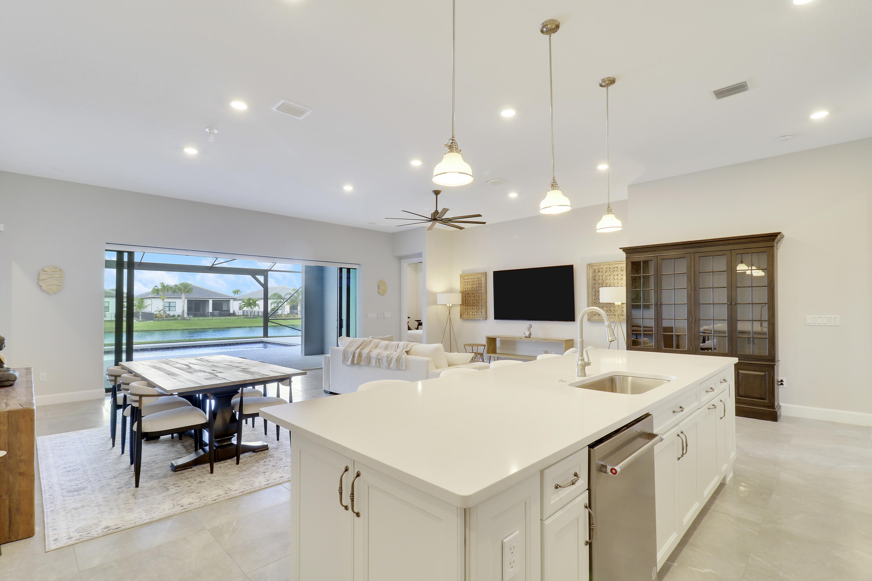 595 SE Villandry Way