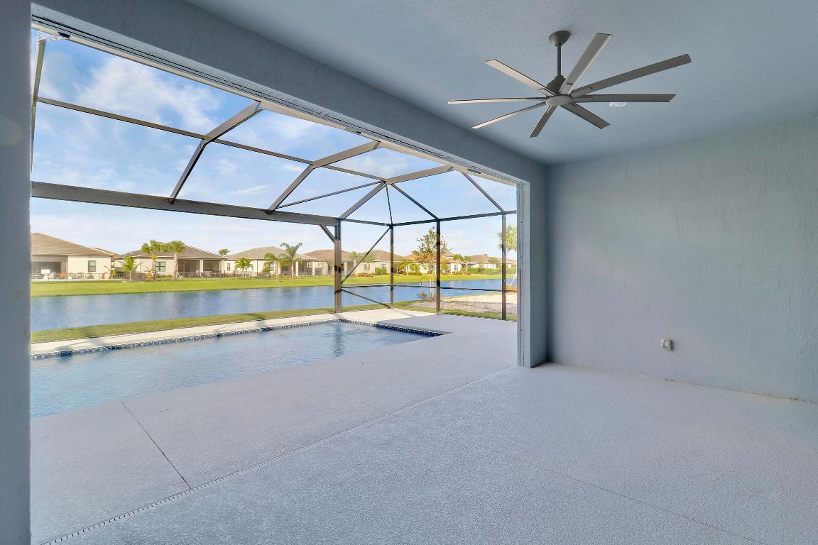 595 SE Villandry Way