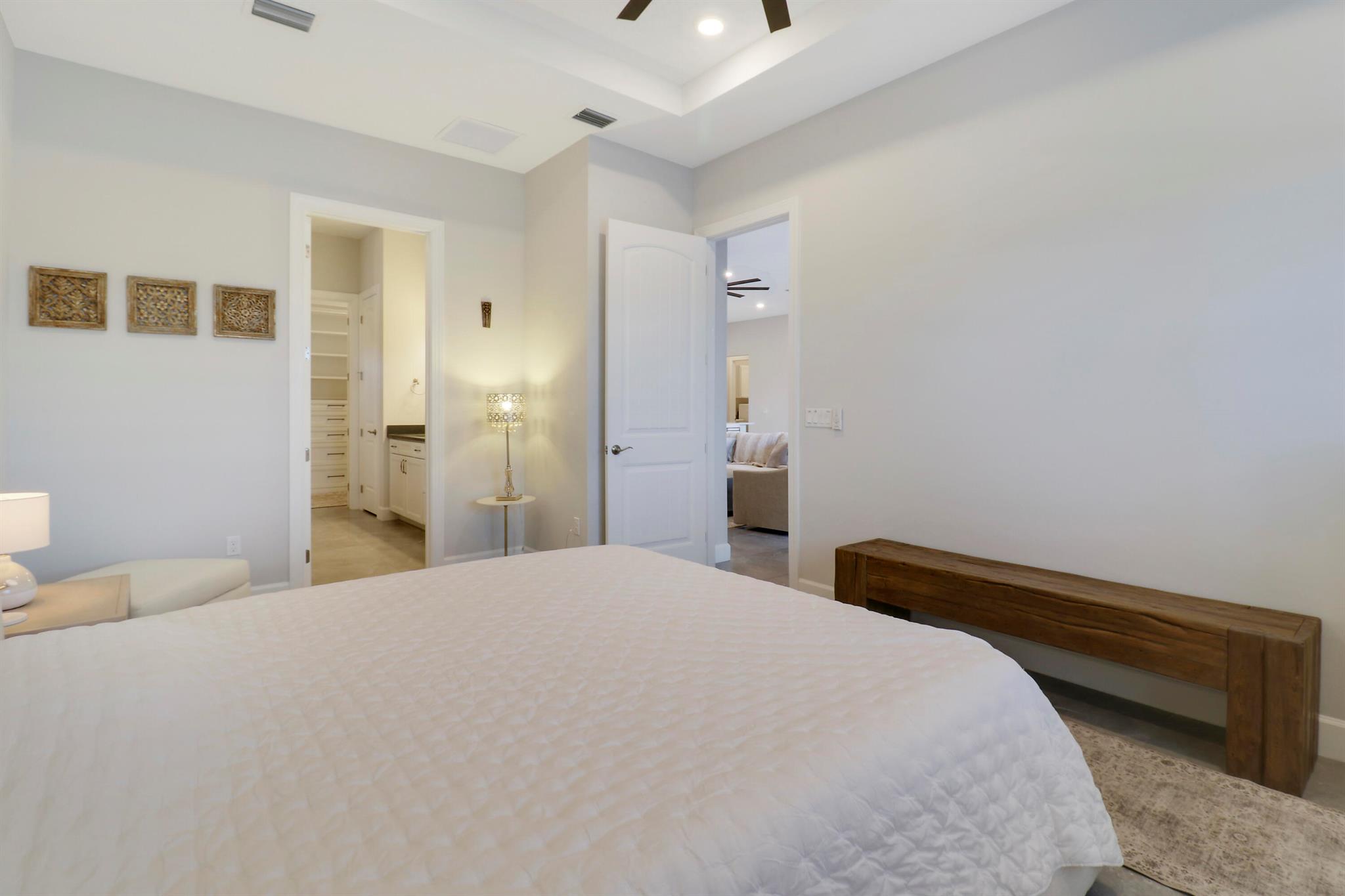 595 SE Villandry Way