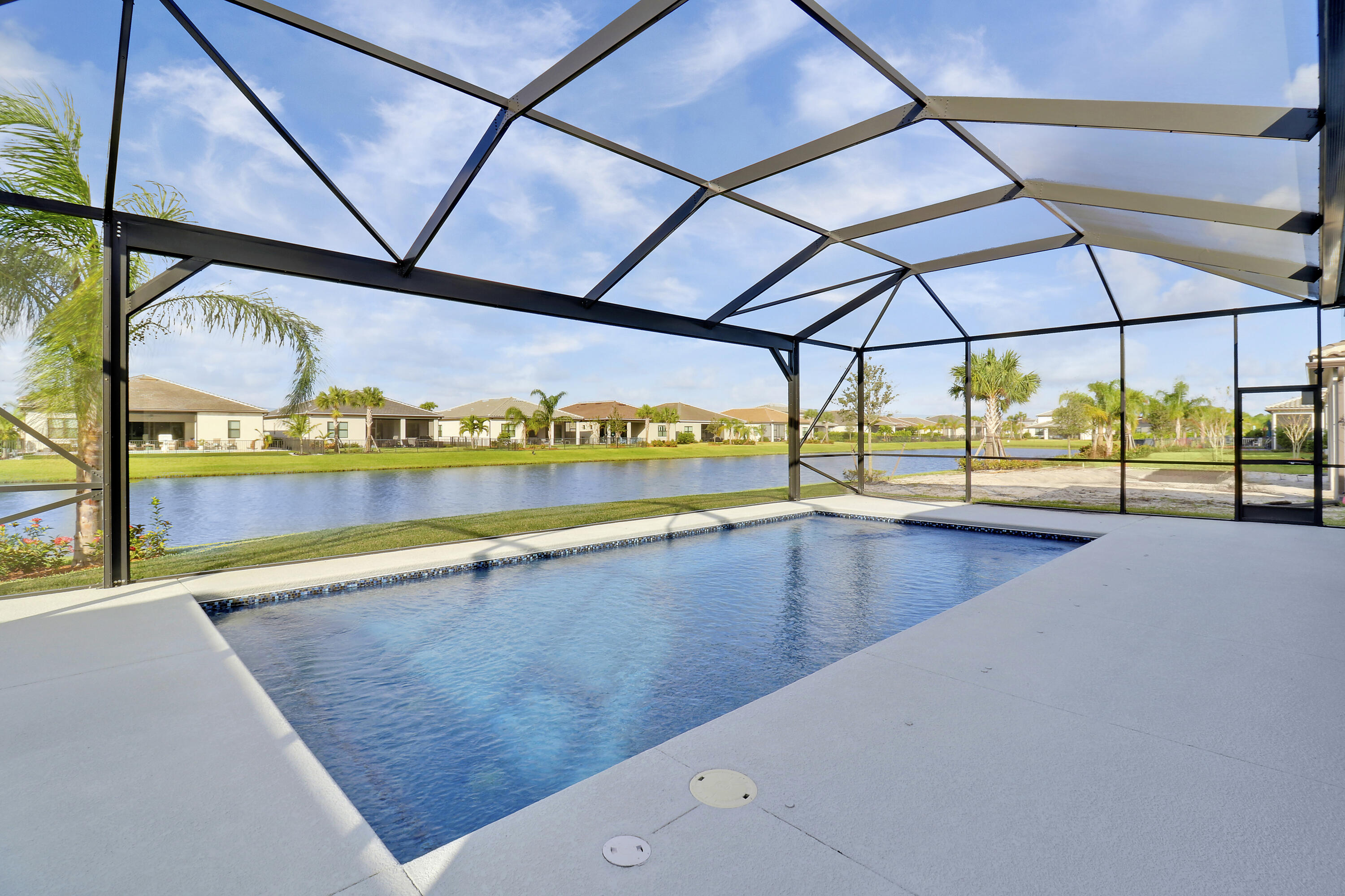 595 SE Villandry Way